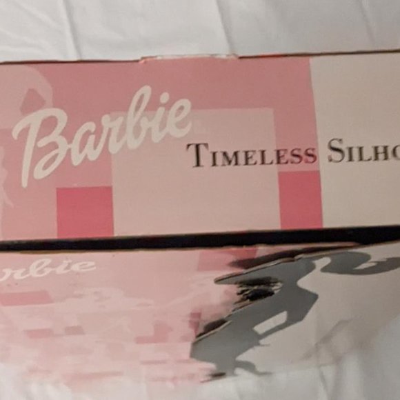 Barbie Timeless Silhouette - Picture 9 of 9